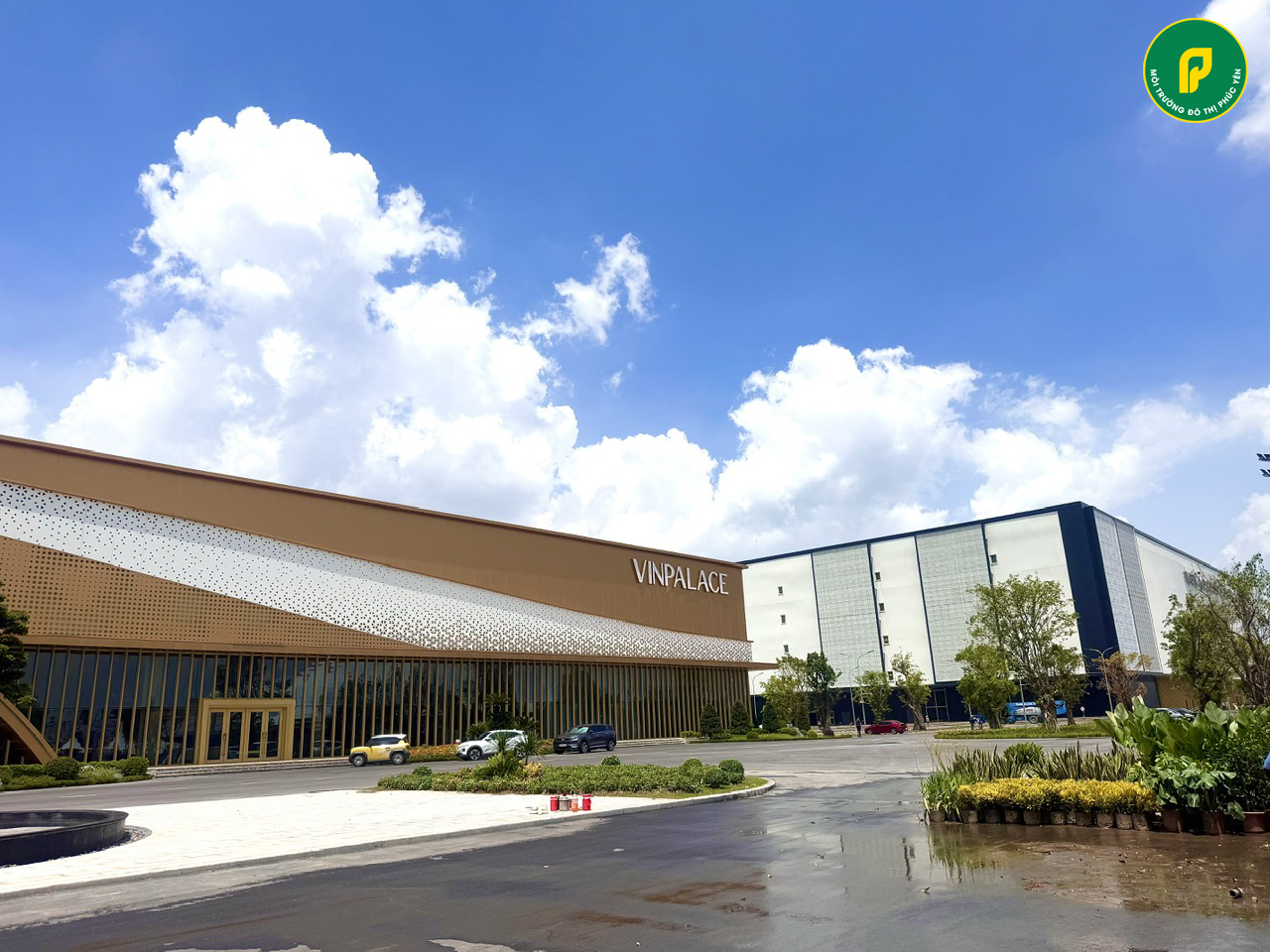 Một Góc Vinhomes dưới bàn tay chăm sóc của Công nhân Công ty